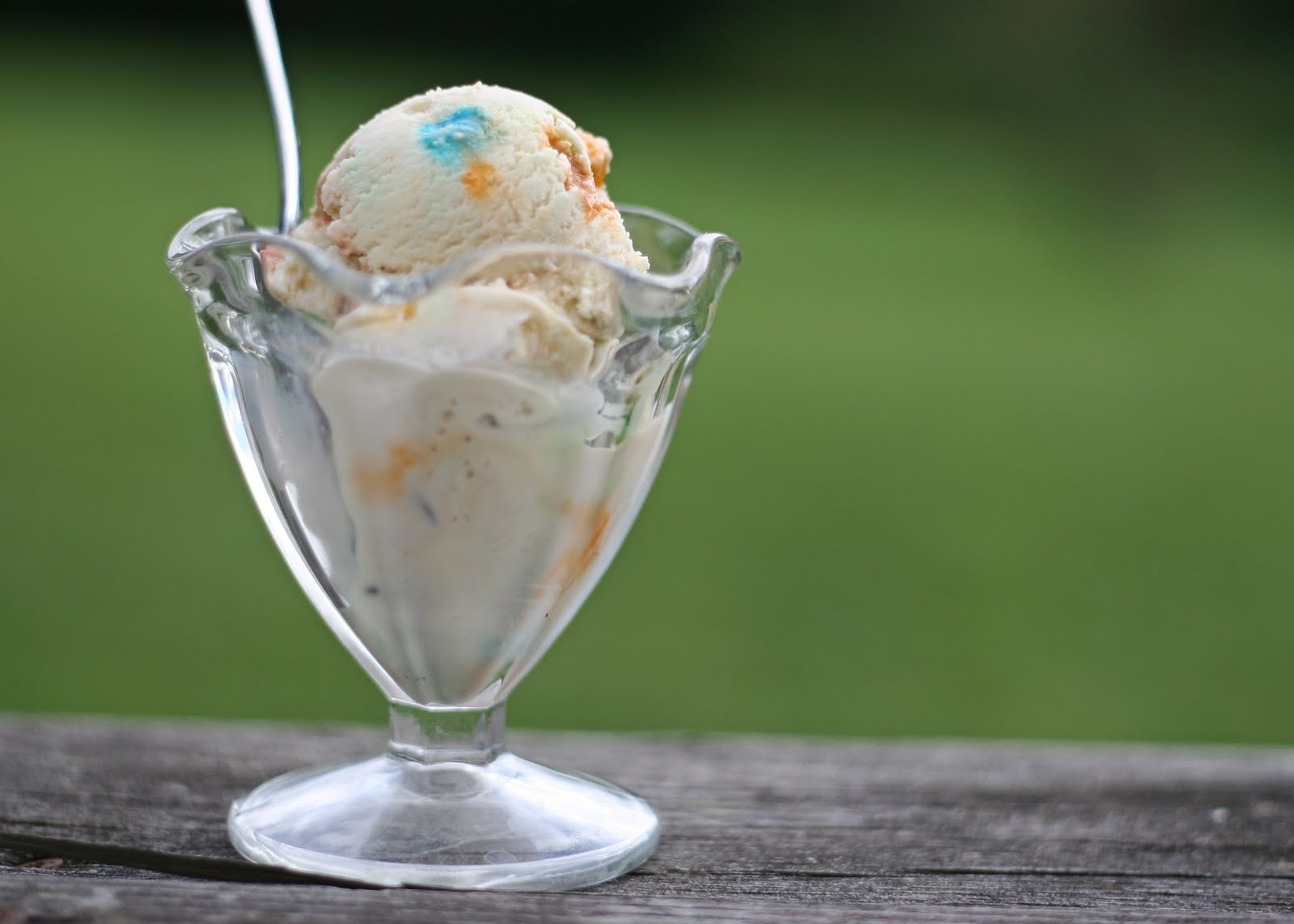 how many ice cream scoops in a cup